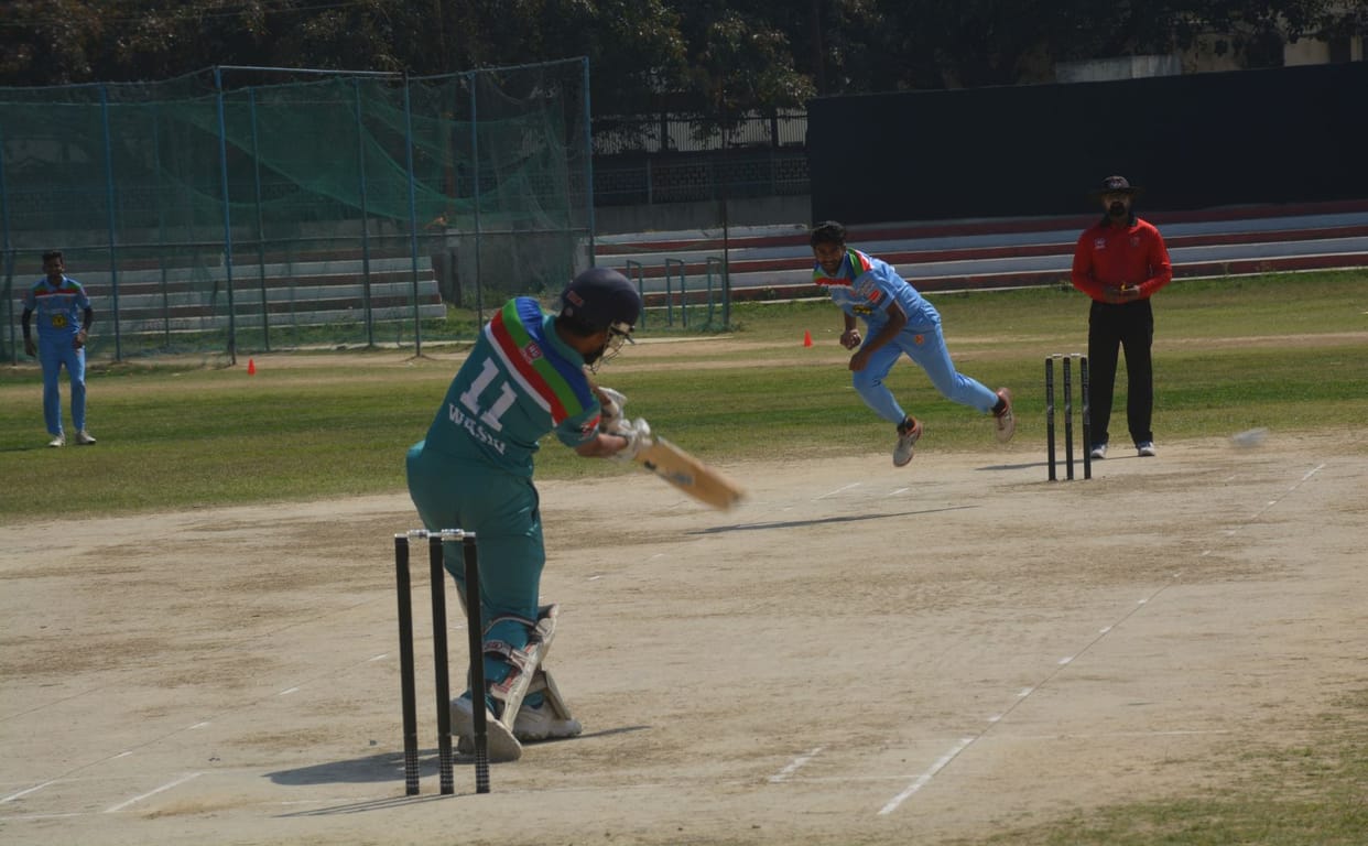 lucky variours wins in CPL firsts cricket  match with eight wickets