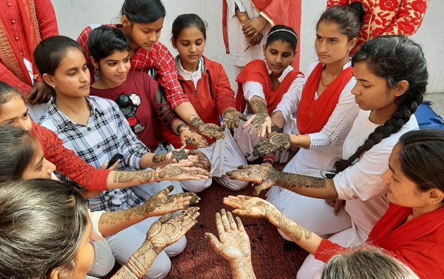 Priyanshi, Ankita won the mehndi competition