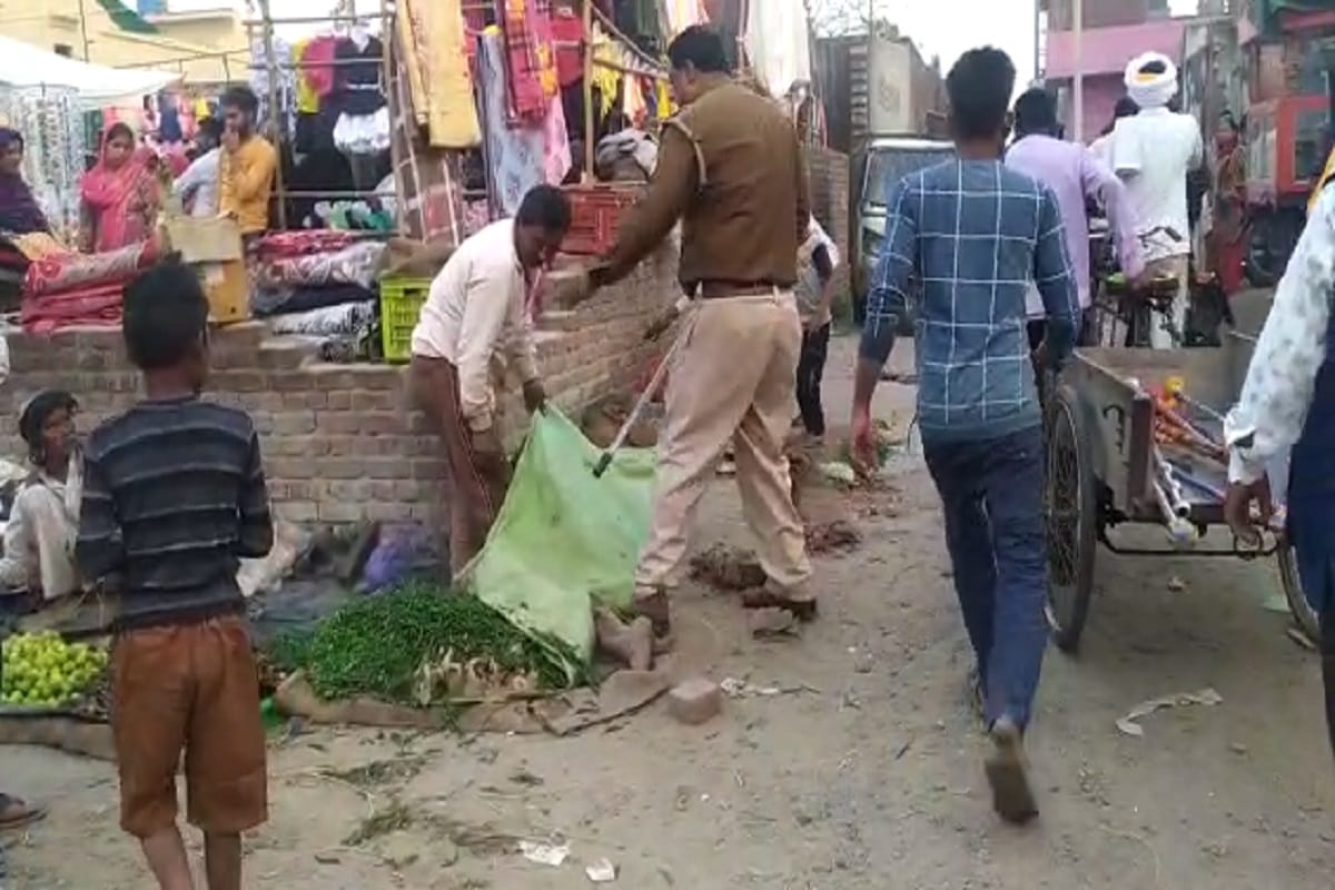 UP News: Video viral of a daroga of Bijnor on social media