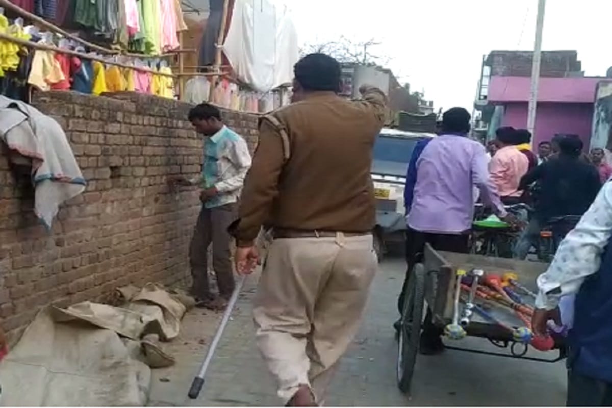 UP News: Video viral of a daroga of Bijnor on social media
