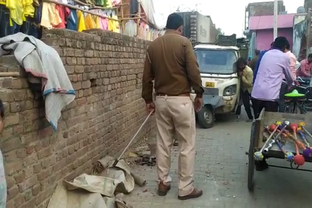UP News: Video viral of a daroga of Bijnor on social media