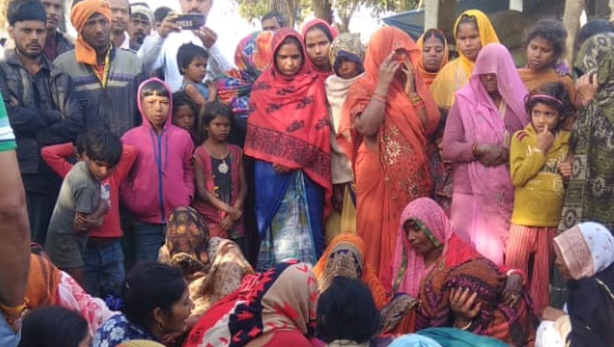 hanging,labour,farrukabad news,noose,body found