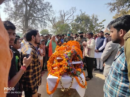 Dead body of army man reached his village people paid tribute in ghazipur up