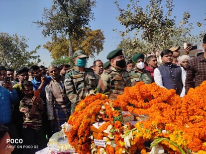 Dead body of army man reached his village people paid tribute in ghazipur up