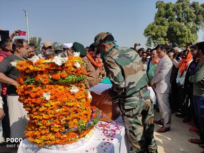 Dead body of army man reached his village people paid tribute in ghazipur up