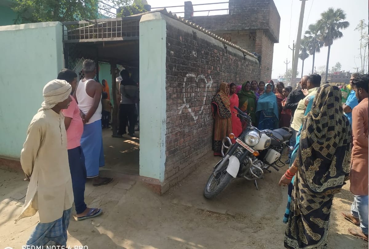 Mother eat poison with three children for jewelry in deoria
