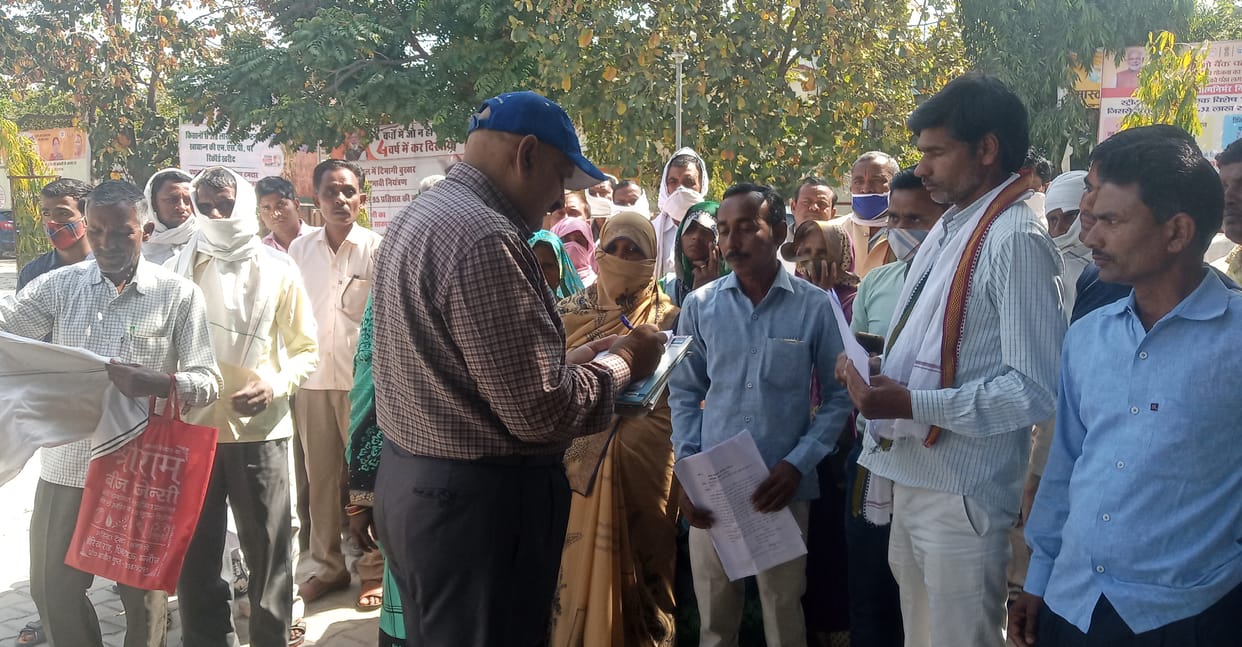 bhagavantapur ke graameenon ne chakabandee prakriya mein kamiyon par kiya pradarshan