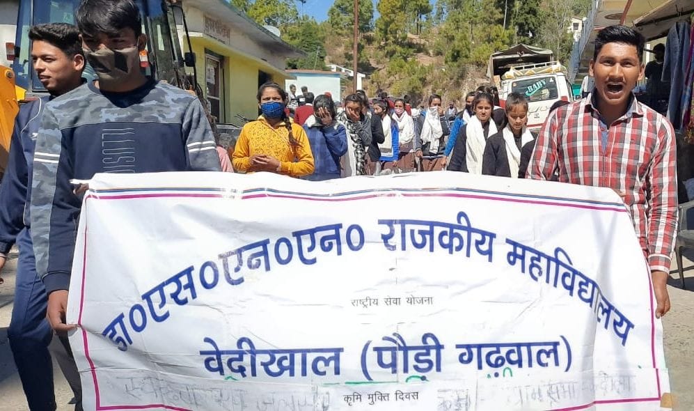 Volunteers took out rally on worm liberation day