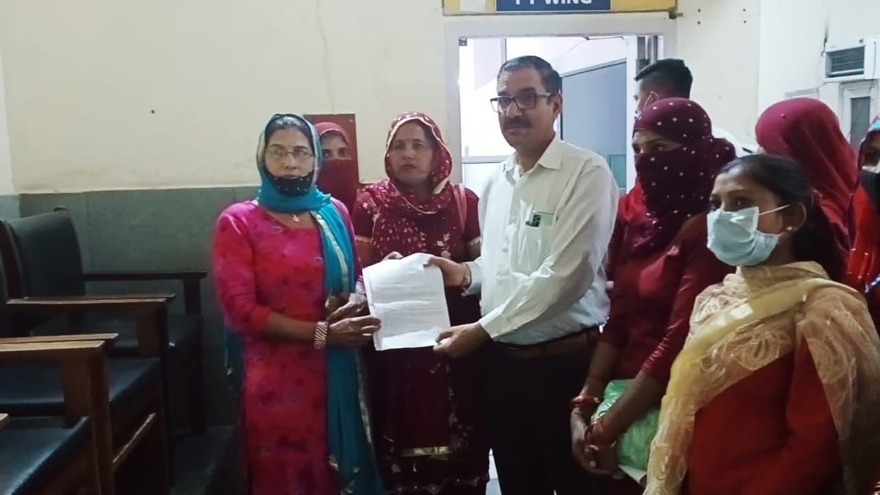 Asha expressed anger over salary cut, handed over demand letter