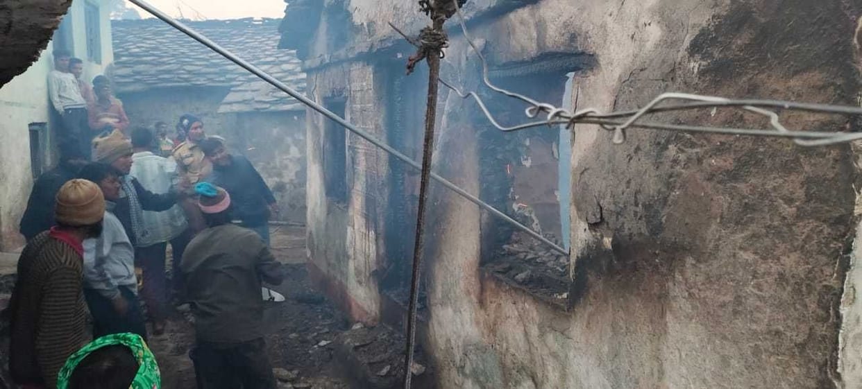 Davagri burnt house in Peepaldingh village, nine cattle burnt alive
