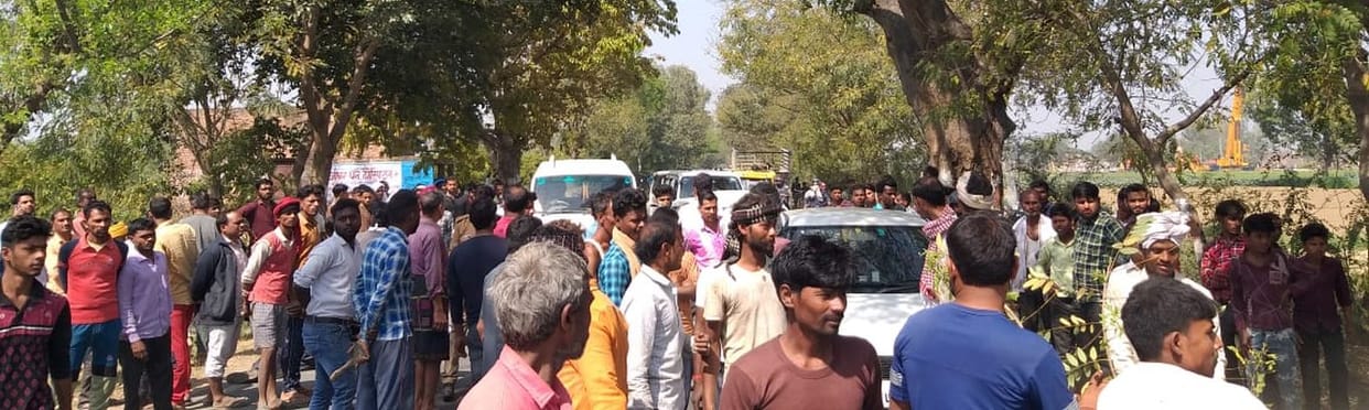 road accident,dead,farrukabad news,school prabhandhak,wife injured