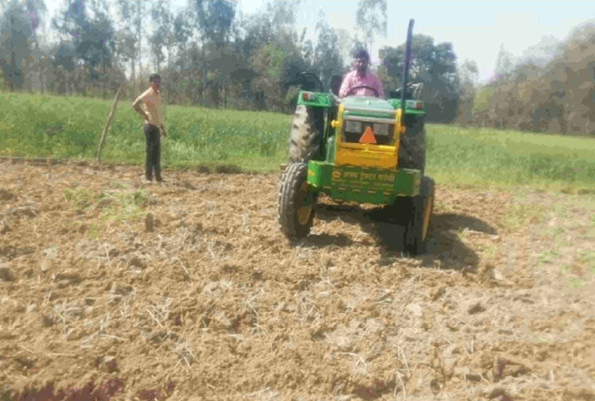 Shahjahanpur farmer destroys his crops as he gets irritated of animals
