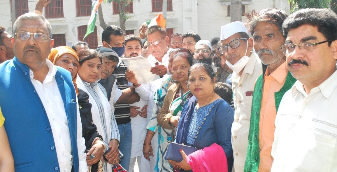 Congress protests in Collectorate