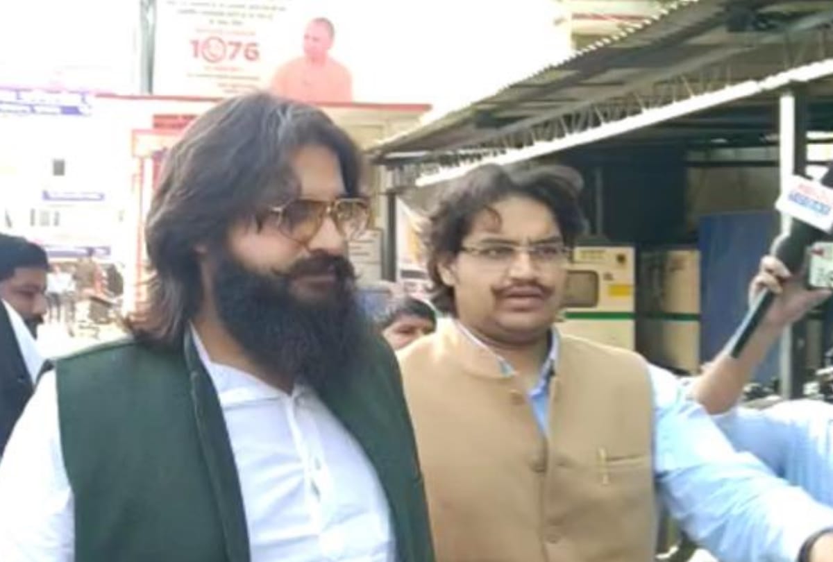 Bahubali Mukhtar's son reaches Hazratganj police station to record statement with lawyer, reward of 25 thousand rupees on both
