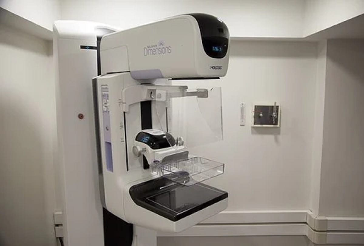 Coronavirus Vaccine Mammograms are picking up swelling in women breasts following the Covid 19 vaccine