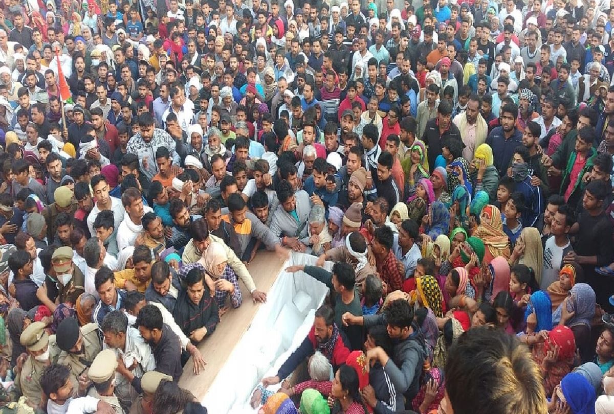 Martyr BSF jawan funeral in agra