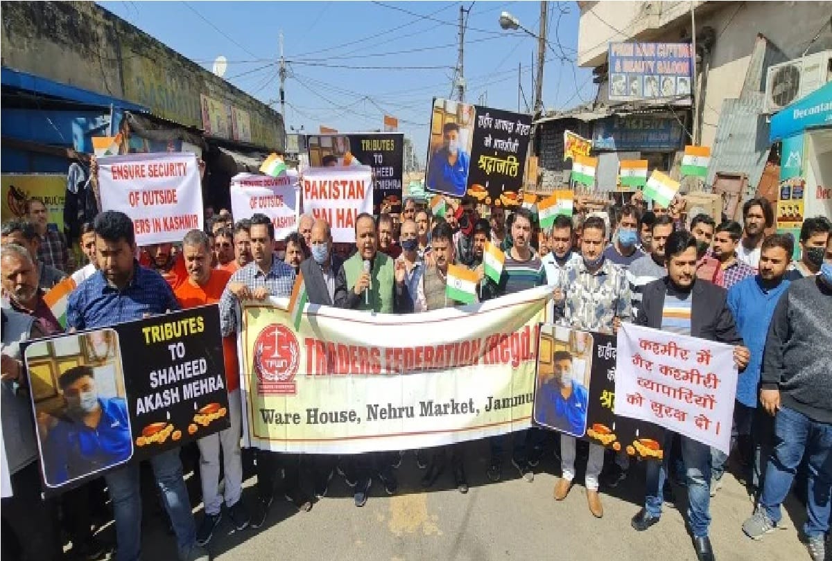 Traders said government should give protection to non Kashmiris in valley