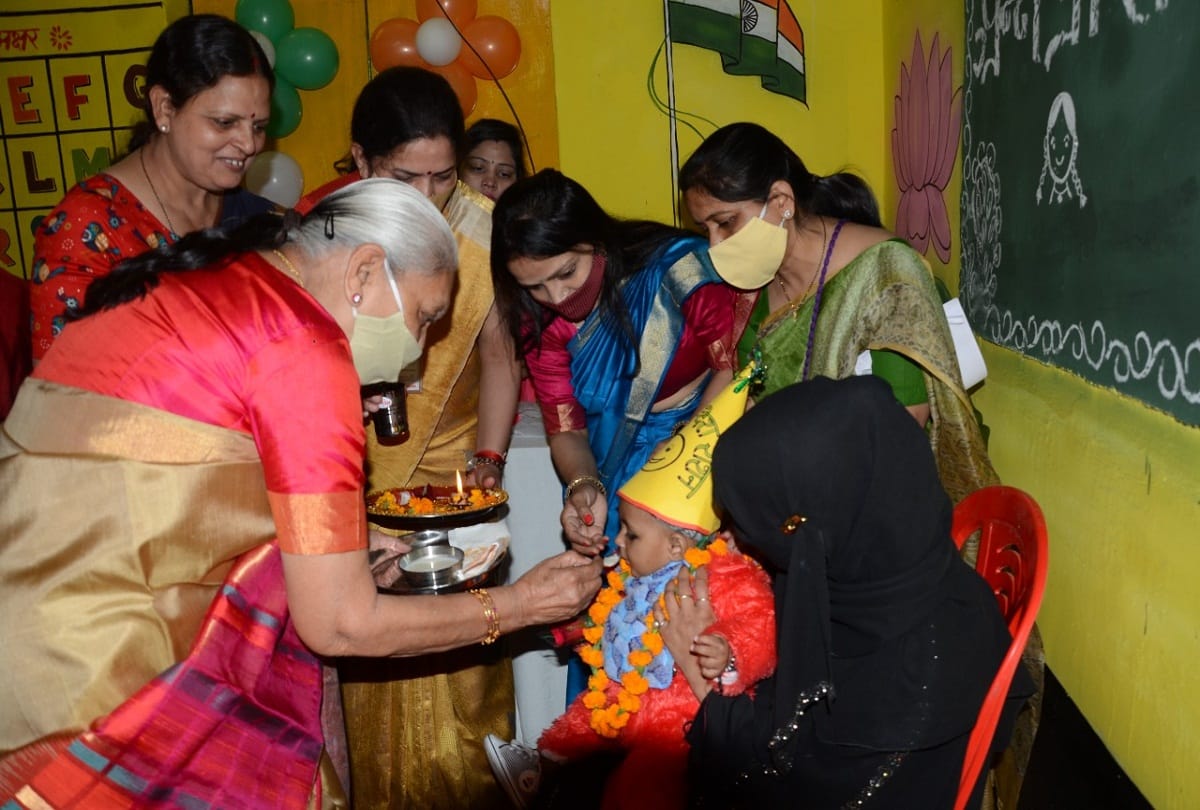 Governor Anantiben did baby showers, Annaprashan too