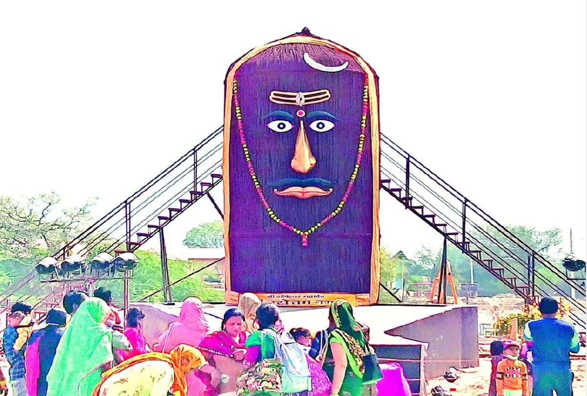 Ravindra Jadeja Wife Riva Solanki Hawan In Vrindavan Kumbh