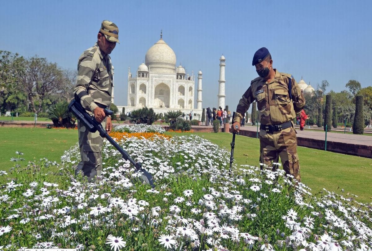 Agra Police Released Vimal Kumar Who Called Bomb At Taj Mahal