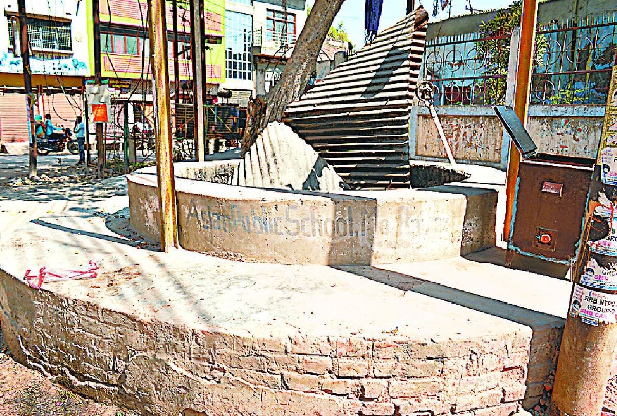 Ancient Well Of Holi Mohall Etah Know History