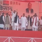 किसान महापंचायत को संबोधित करने अलीगढ़ के टप्पल पहुंचे अखिलेश यादव।