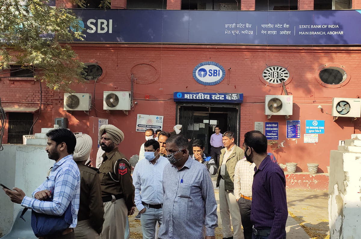 State bank's seal opened after four days in Abohar