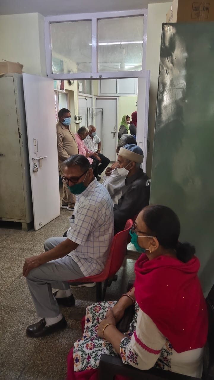 Now Corona vaccine will be installed four days every week in civil hospital
