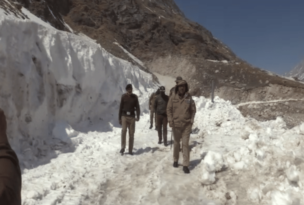 Uttarakhand Weather News: BRO Team Removing Snow From India China Border Photos