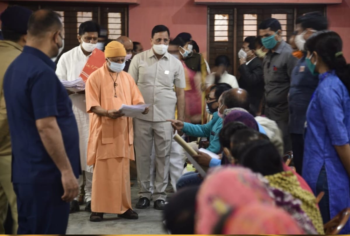 Case of theft in Advocate house kushinagar reached to CM Yogi Adityanath in janta darbar