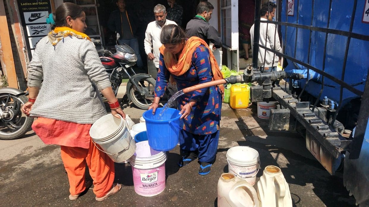 Water institute is supplying drinking water from tankers