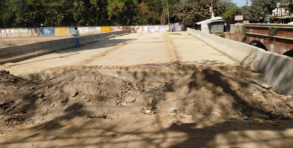 Even after spending two crores, the problem remains, the newly built bridge became a showpiece