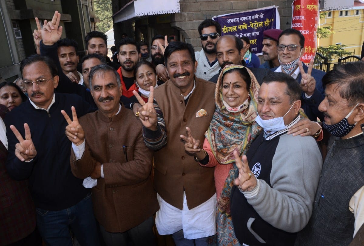 himachal Assembly session: Five Congress MLAs and two ministers end the deadlock