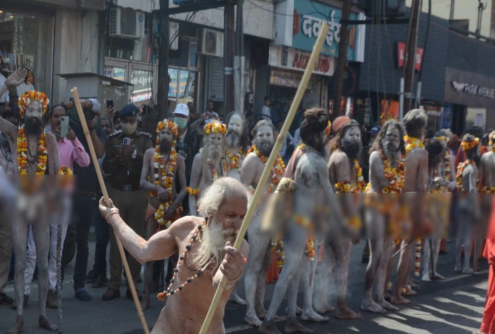Haridwar Maha Kumbh Mela 2021: Naga Saints Amazing Stunts in Anand and Avahan akhara peshwai Photos