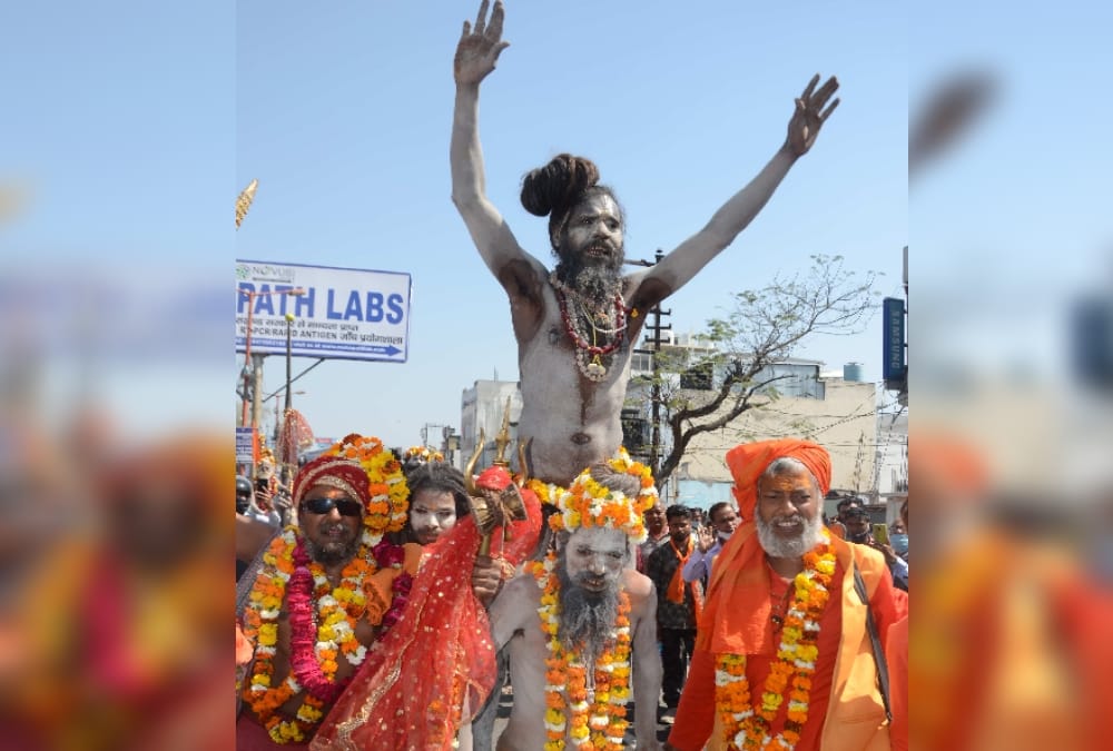 Haridwar Maha Kumbh Mela 2021: Naga Saints Amazing Stunts in Anand and Avahan akhara peshwai Photos