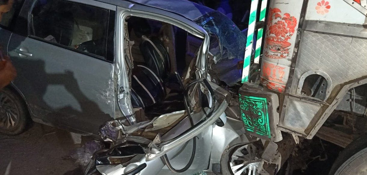 Truck colided with car at raniganj highway, 2 died, eight injured