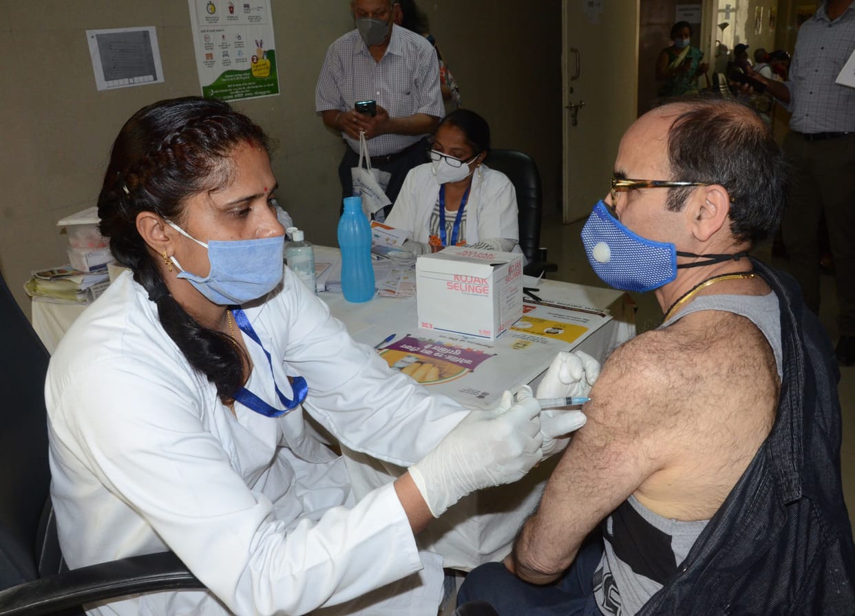 Elders show enthusiasm, vaccine given on 4085