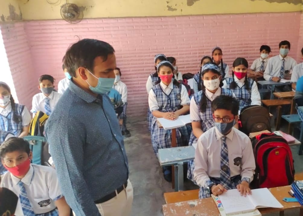 Ignoring Kovid rules on coaching and schools, DM rebuked