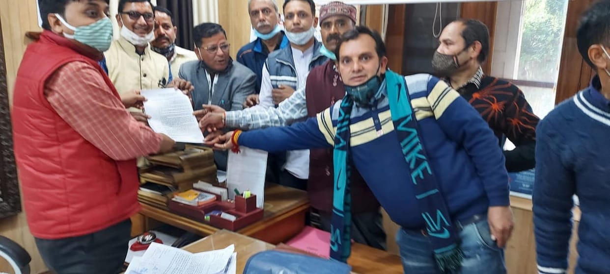 Personnel Ekta Manch presented problems in front of DM