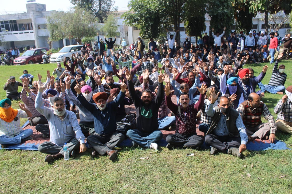 protest by SRTC workers, jammu news