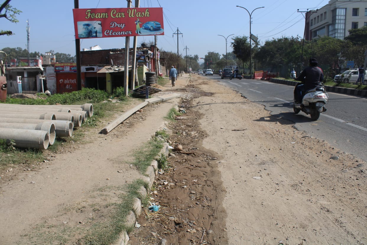 Officers will measure on the bad condition of roads