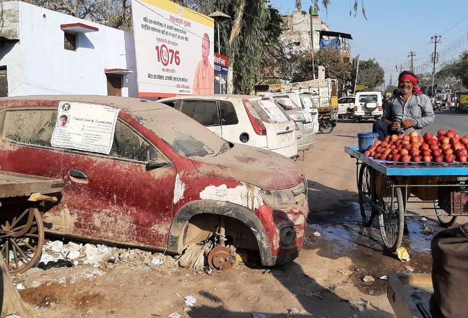 Appearance of police station and police station spoiling scrap