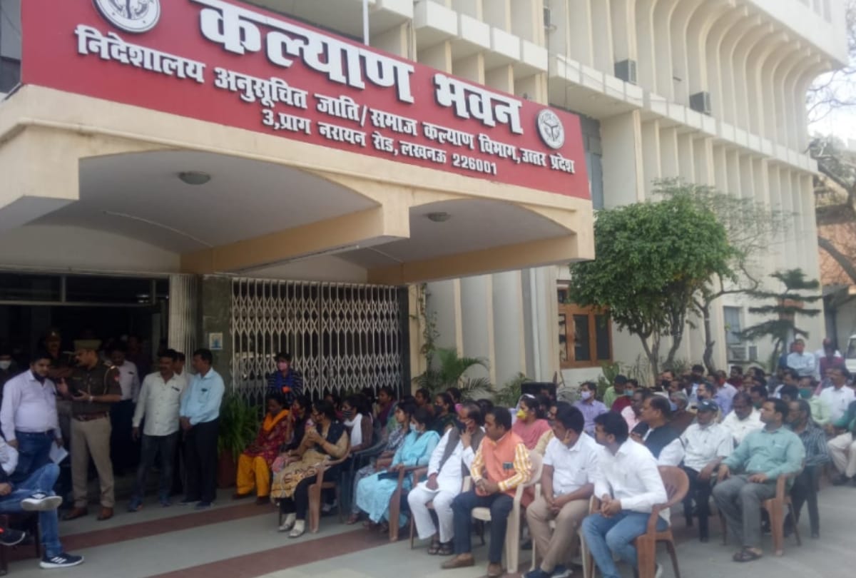 Performance of officers-employees against BL Meena, Principal Secretary, Social Welfare Department