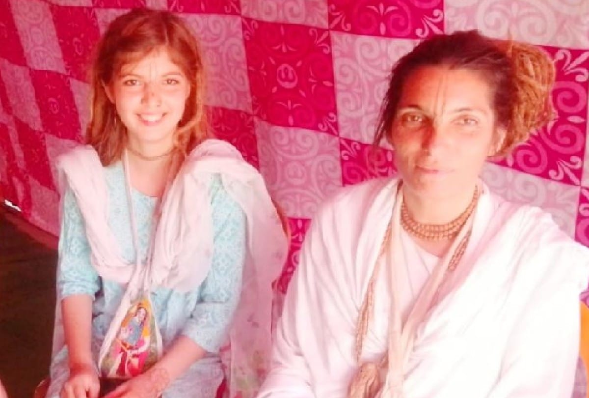 Argentinian mother daughter performs worship lord krishna in vrindavan