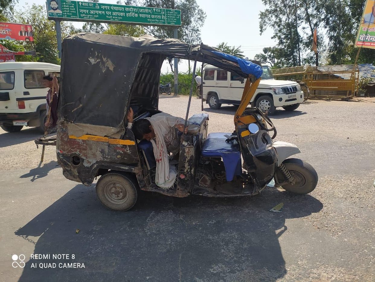 Dumper hits auto, eight injured