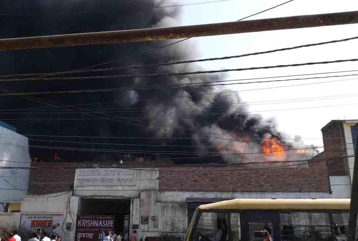 UP: fierce fire in chappal factory in Kanpur's vijay nagar