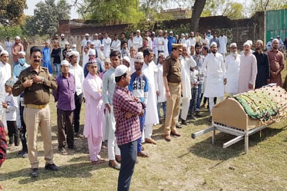 Prayagraj encounter: Funeral of crooks Amjad and Vakeel Pandey in Bhadohi amid tight security