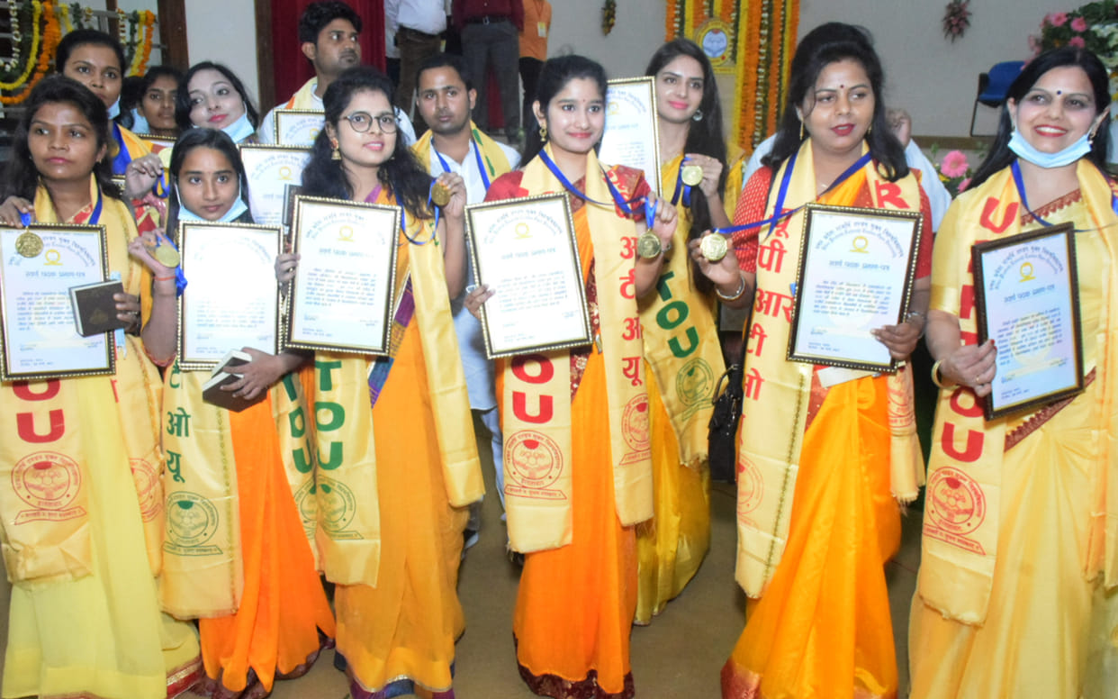 Uttar Pradesh Rajarshi Tandon Open University: Farmer's daughter Lakshmi gets three gold medals