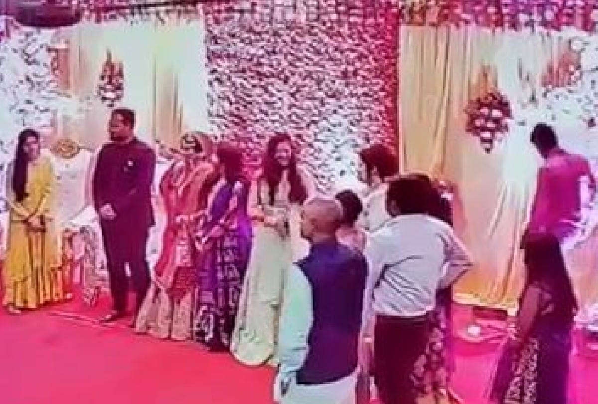 cctv camera caught thief steals purse at marriage home in mainpuri
