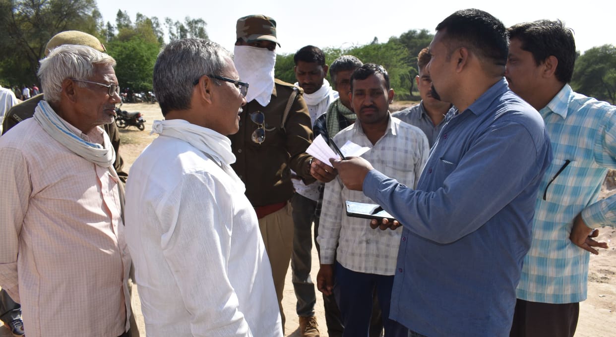 driver,container,crushed,fathepur news,khalasi died